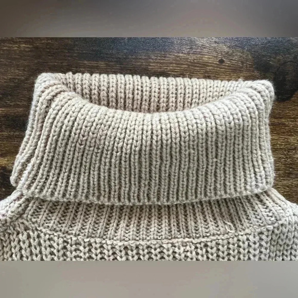 SHEIN | ladies Esence plus turtleneck sweater vest. Size: 1XL - Picture 7 of 9